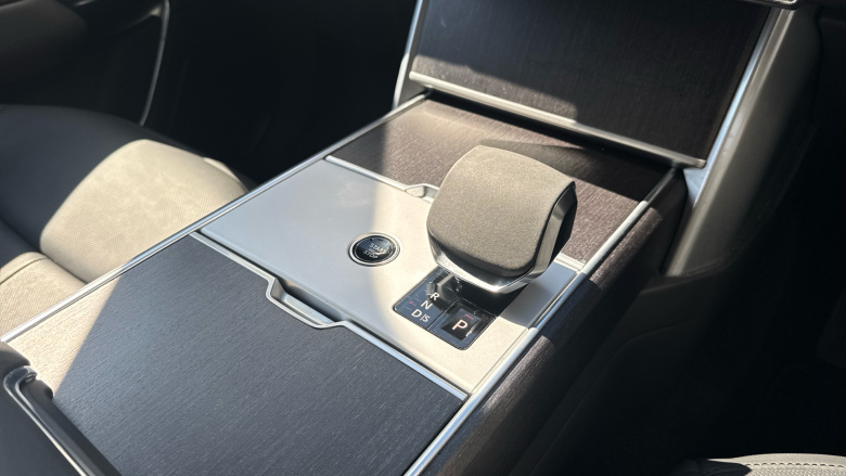 Land Rover Range Rover 3.0 D300 SE 4dr Auto Diesel Estate